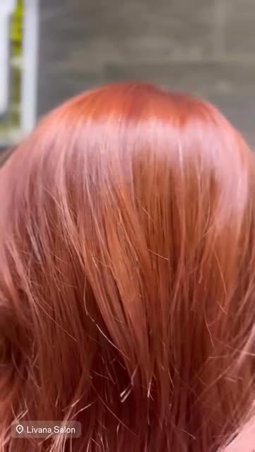 Cabello cobrizo intenso y brillante